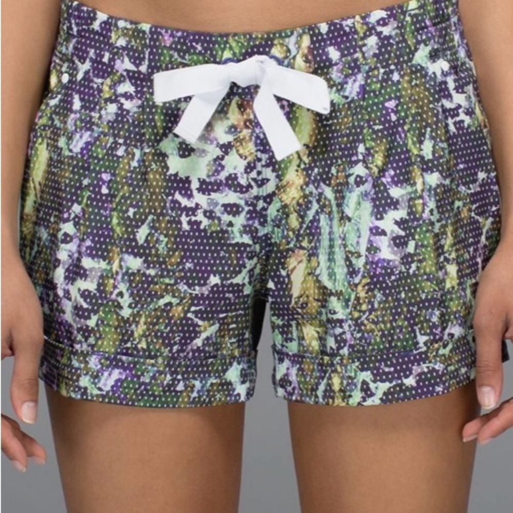Lululemon Spring Break Away Short